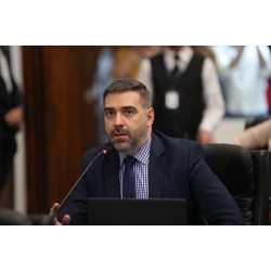 Denian Couto quer isentar pessoas com deficiência auditiva de mais um imposto estadual